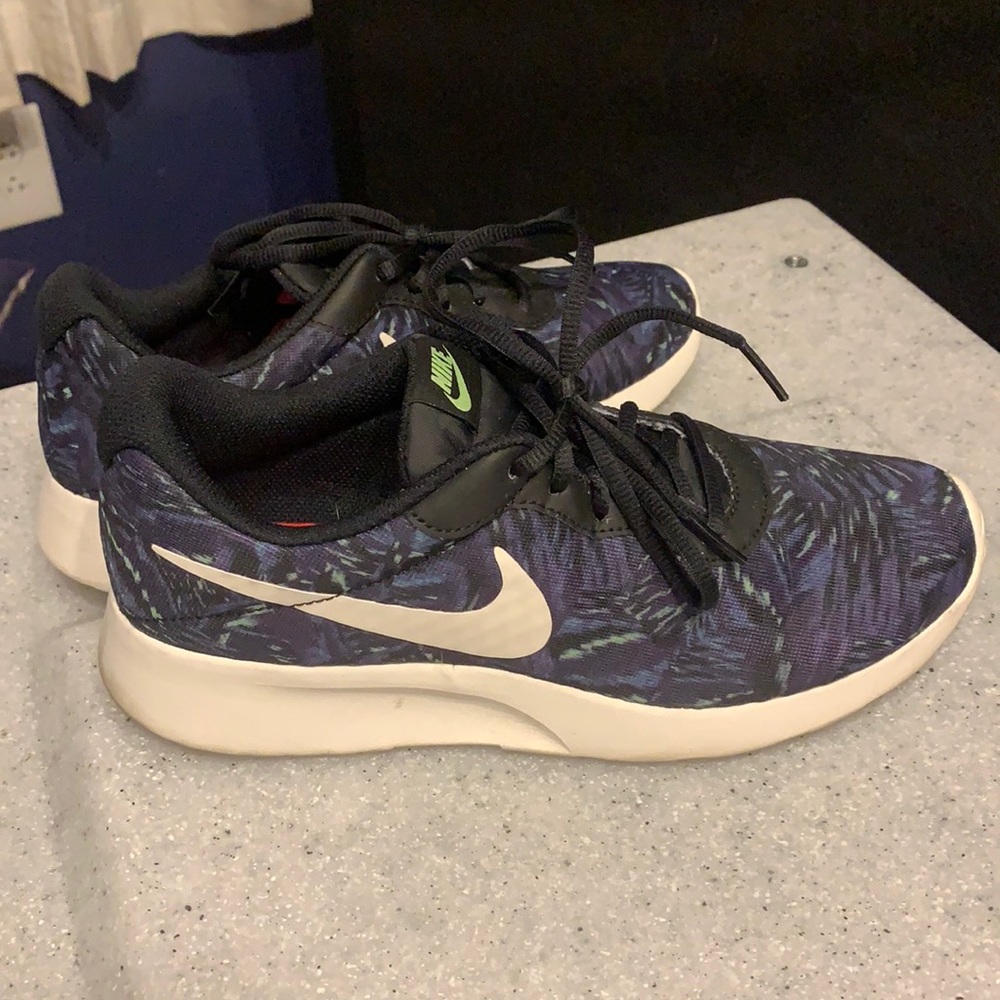 Women’s Nike shoes
